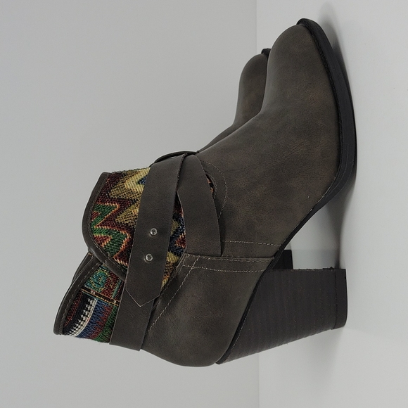 Womens XOXO Kori's Aztec Heels, Size 7.5 - New Without Box - Picture 6 of 12